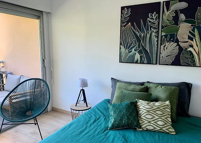 Appartement En Residence Avec Piscine, Cinema